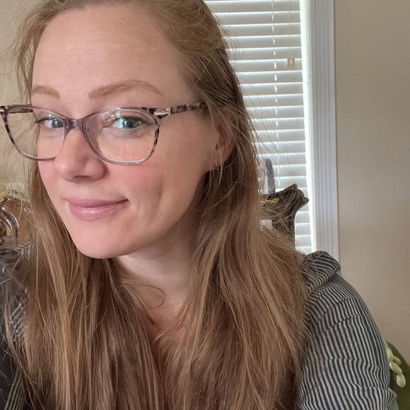 Meet your Posher, Allie - Picture 1 of 1